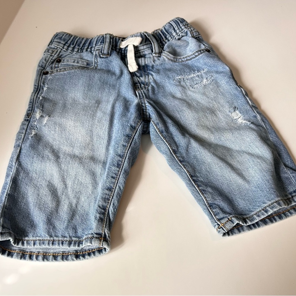 Three pairs of boys GAP shorts
